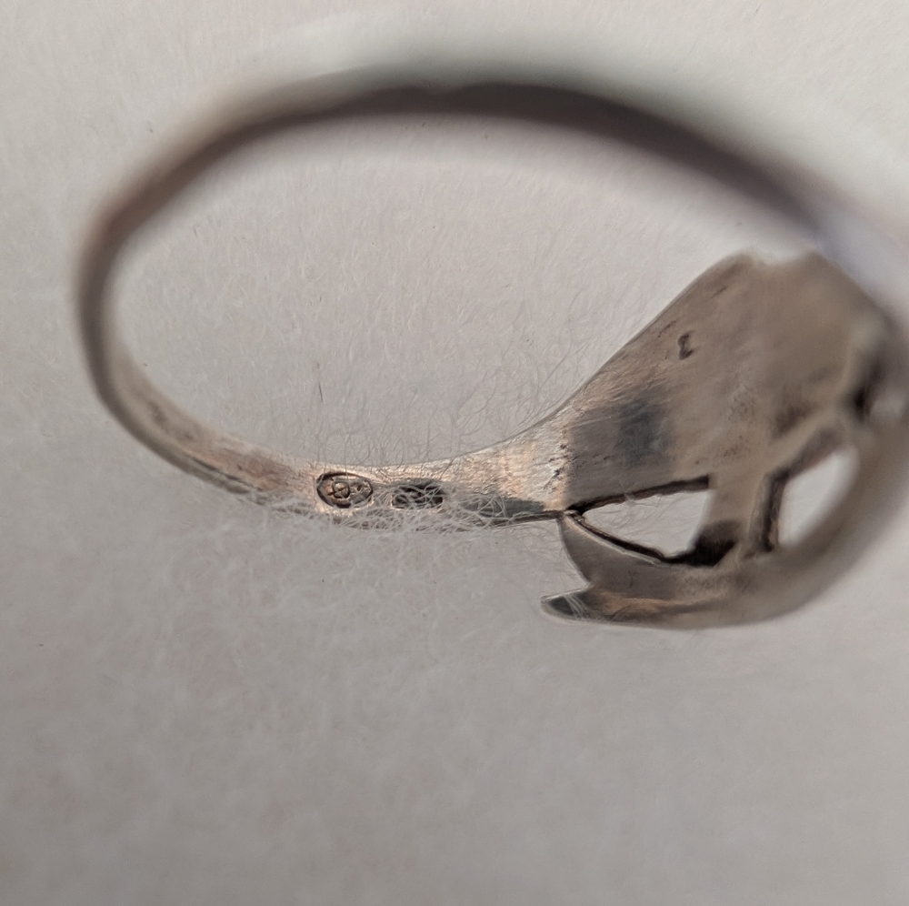 925 Sterling Silver Fish Ring With Black Onyx Inlay - Picture 4 of 4